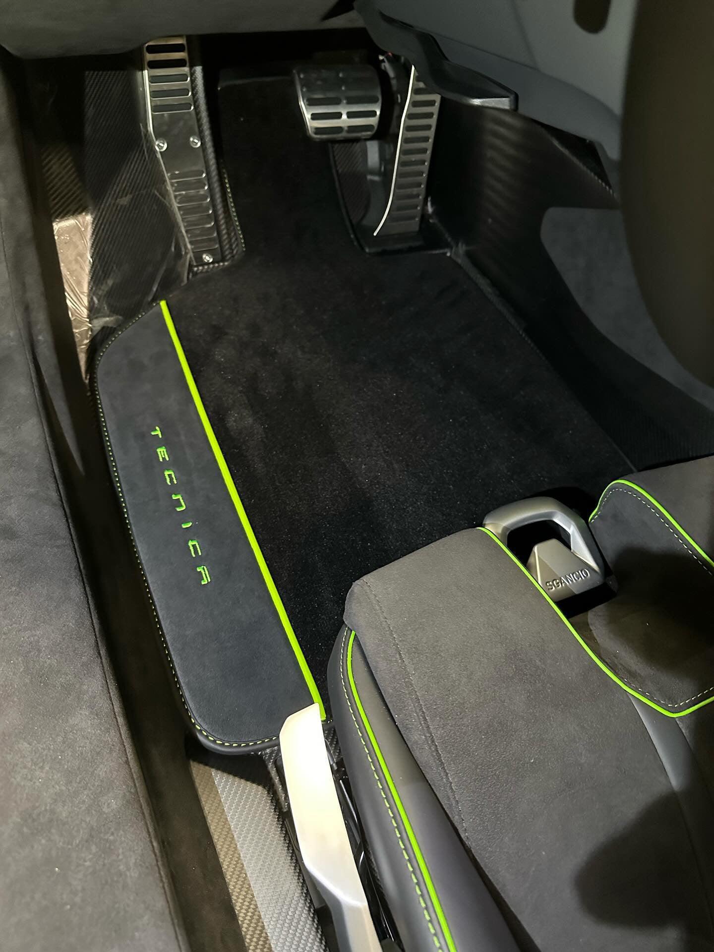Black Floor Mats for Lamborghini Huracan Tecnica with Alcantara Leather | Green Edition - AutoWin