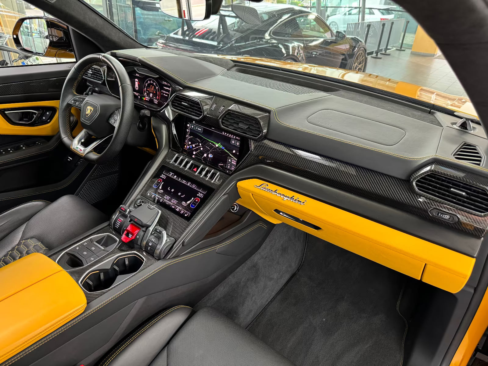 Black Floor Mats For Lamborghini Urus Tailored With Yellow Trim - AutoWin.EU
