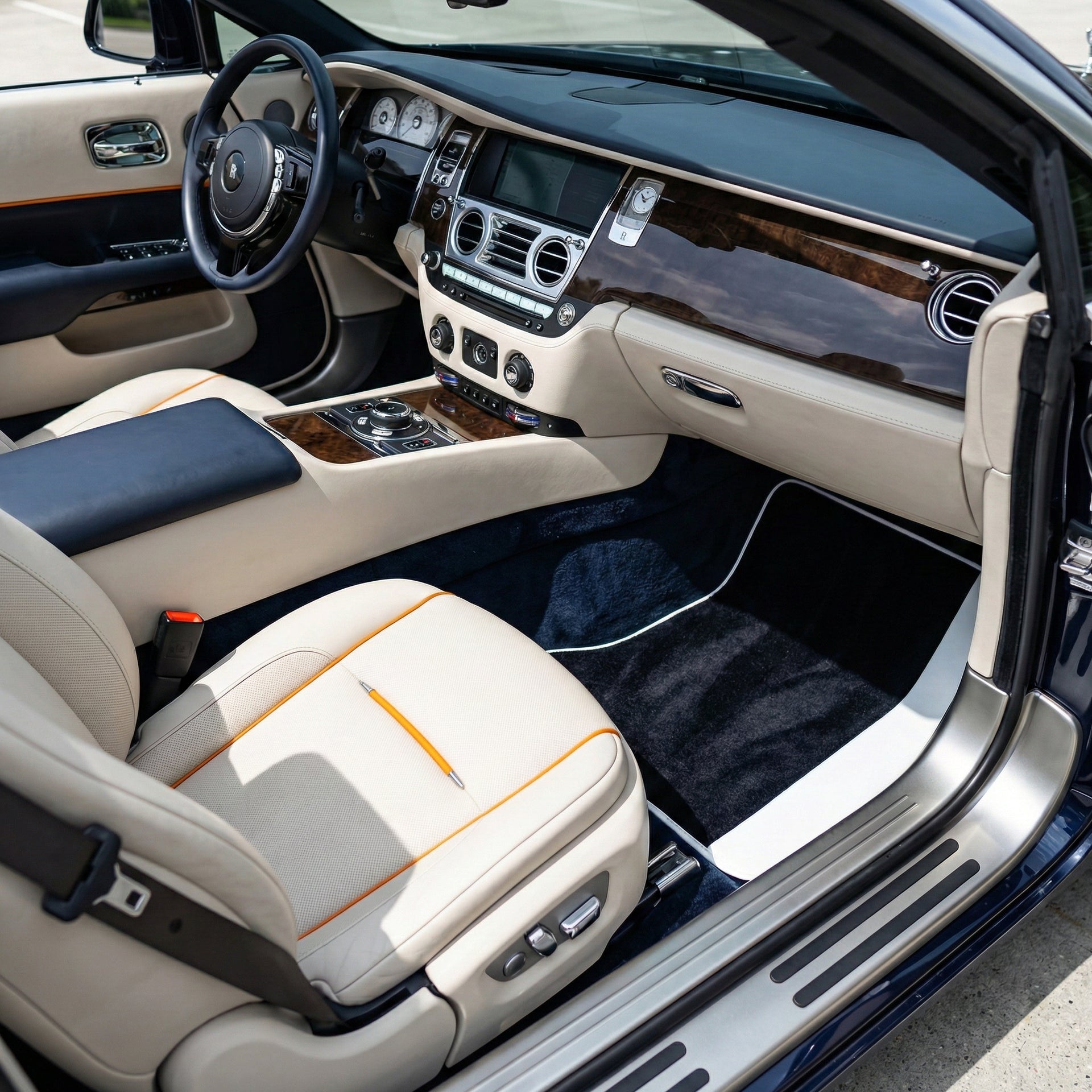 Customizable Leather Floor Mats with Hex Pattern for Rolls Royce Dawn (2016-2023) - AutoWin