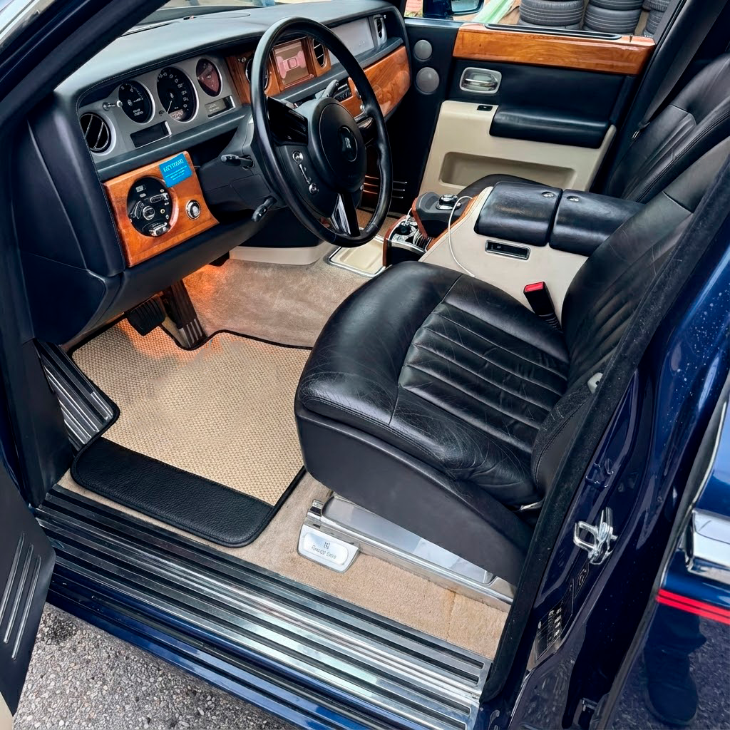 Black Floor Mats for Rolls Royce Phantom Sedan (2003-2016) with Green Leather - AutoWin