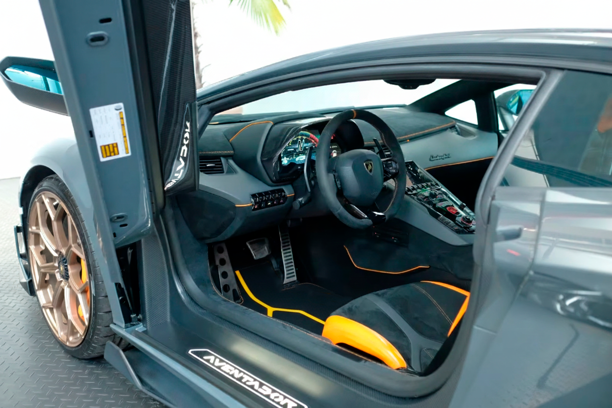 Custom Red Floor Mats for Lamborghini Huracan Sterrato (2023-2024) - AutoWin.EU