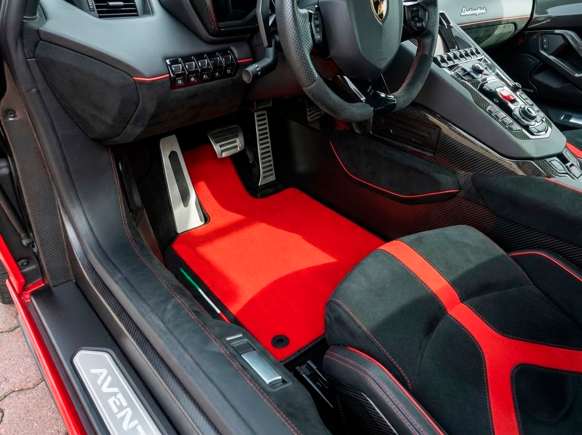 Black Floor Mats for Lamborghini Aventador With Carbon Fiber Leather - AutoWin.EU