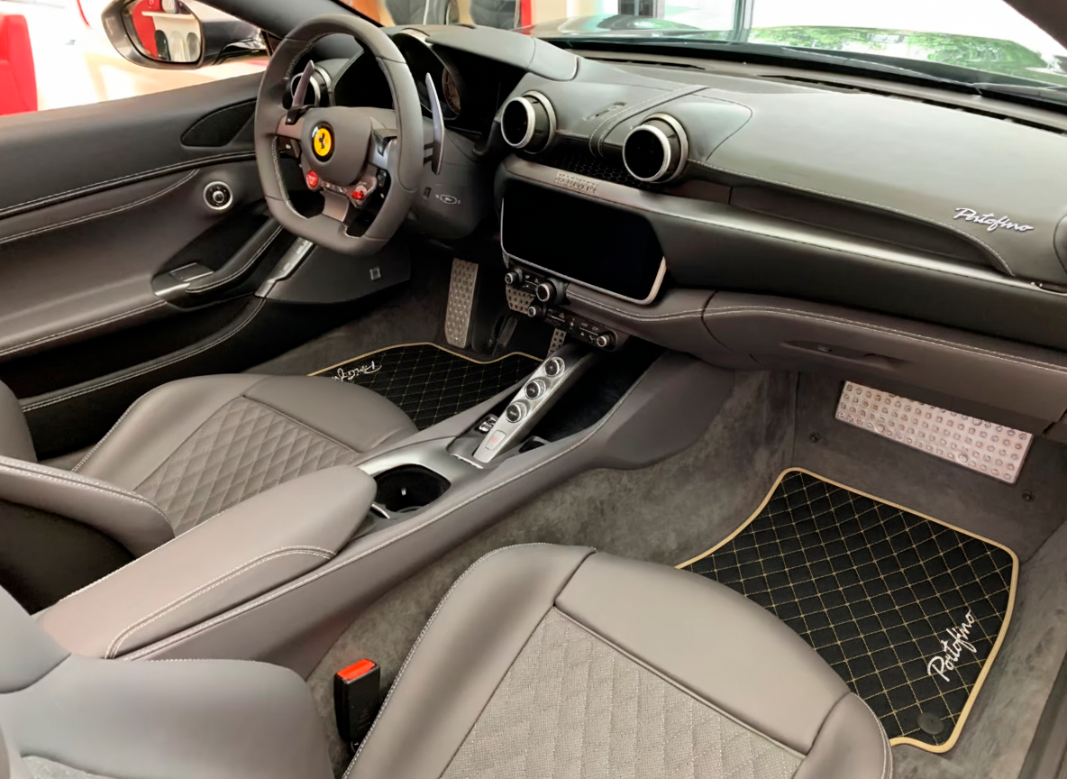 حصير سيارات جلدية قابلة للتخصيص بنمط ديفاريو لسيارة فيراري بورتوفينو (2018-2023) - AutoWin