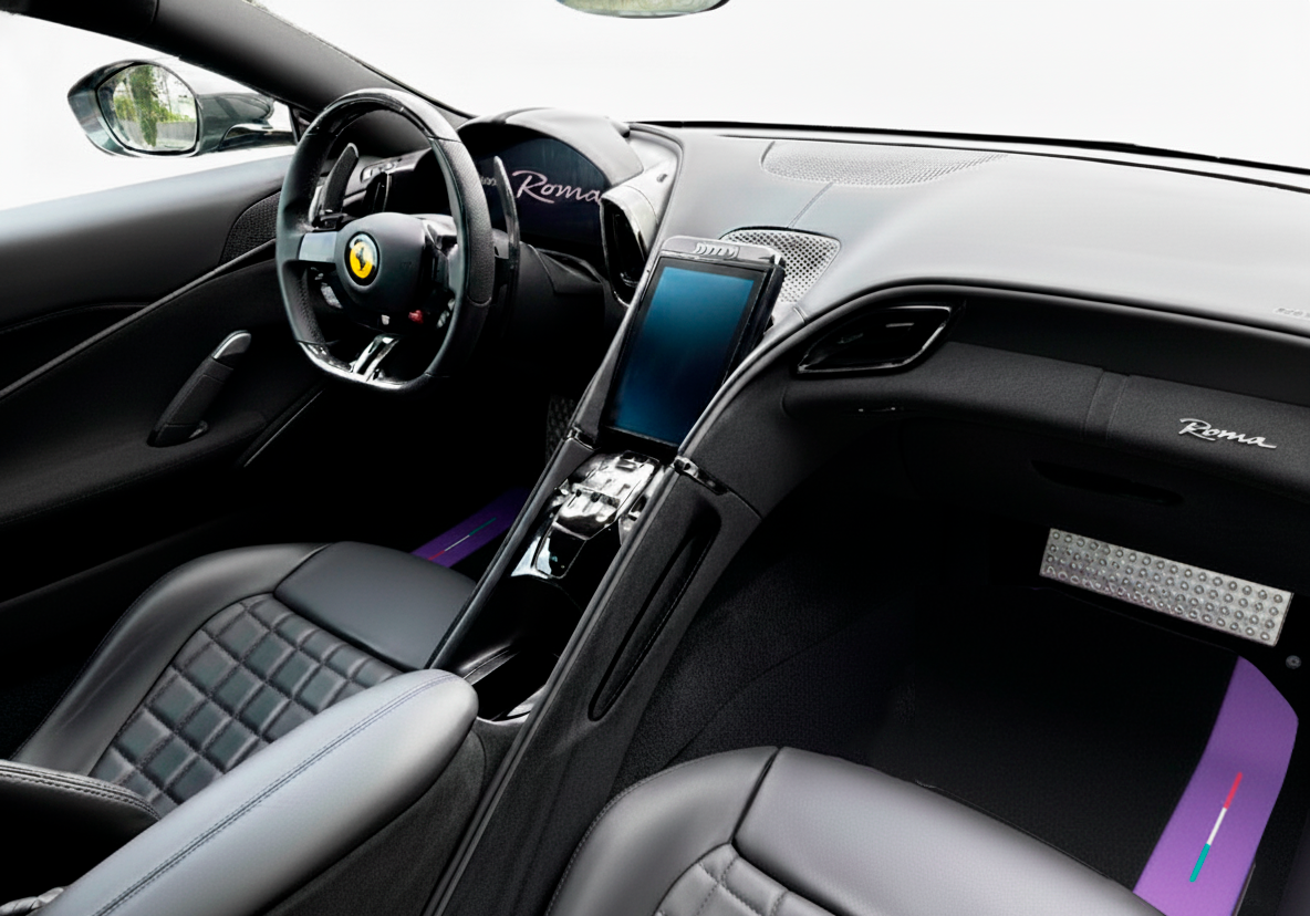سجاد سيارات أسود لفيراري روما (2021-2024) مع جلد أرجواني | الإصدار الإيطالي - AutoWin
