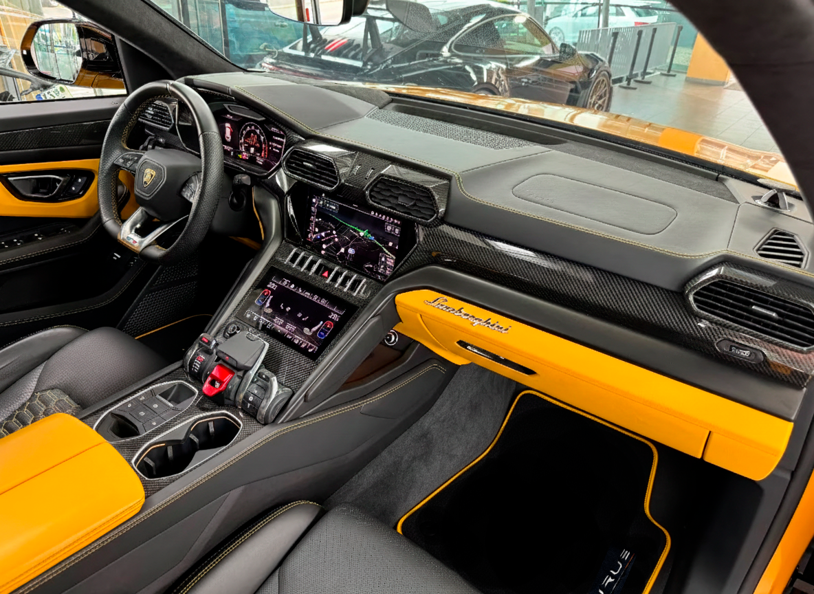 Black Floor Mats For Lamborghini Urus Tailored With Yellow Trim - AutoWin.EU