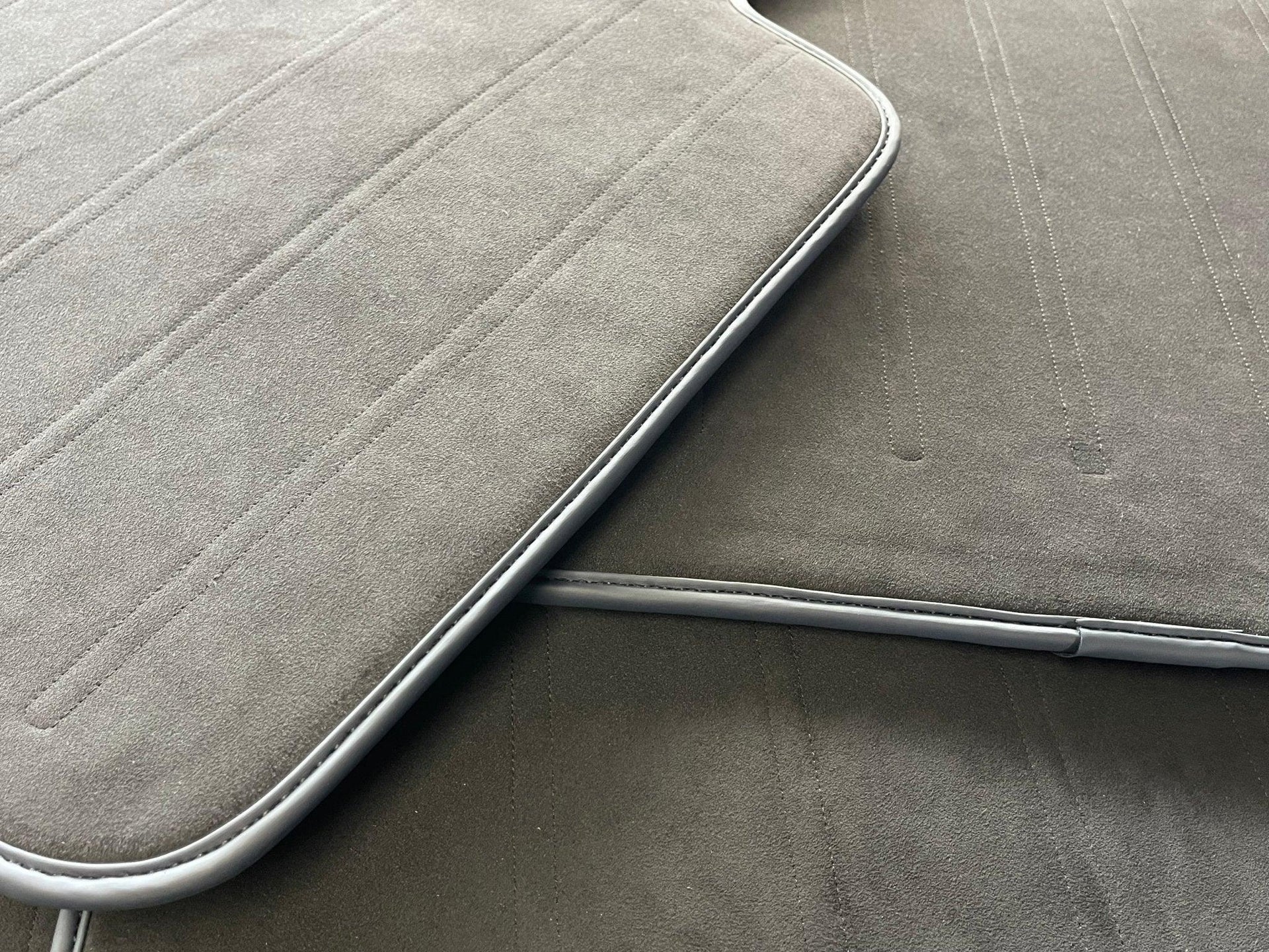 Alcantara Floor Mats For Rolls Royce Black Badge Phantom VIII (2017-2024) - AutoWin