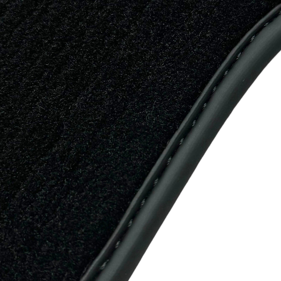 Black Floor Mats for Aston Martin V8 Vantage (2005–2023) ER56 Design - AutoWin