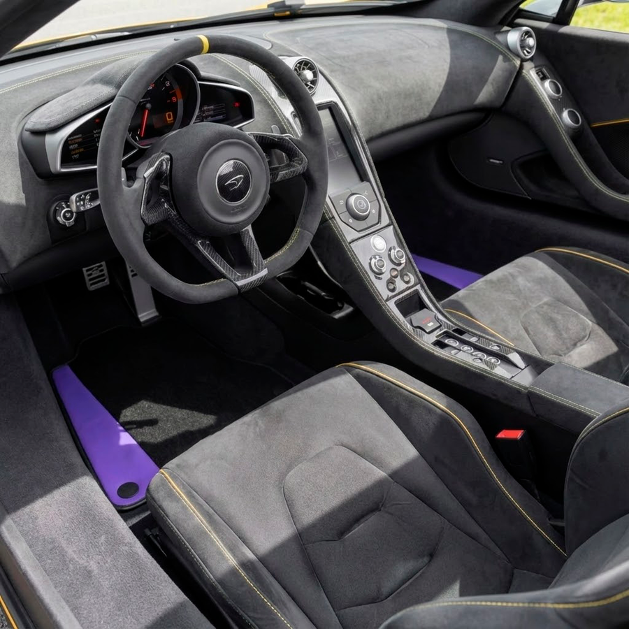 سجاد السيارات الجلدية الأرجوانية لموديل McLaren 650S (2015-2018) | حواف سوداء