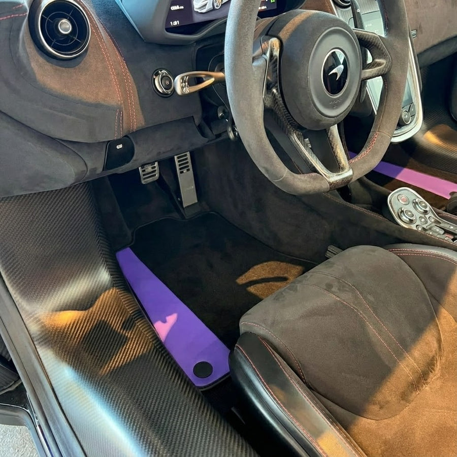سجاد السيارات الجلدية الأرجوانية لموديل McLaren 600 LT (2018-2020) | حواف سوداء