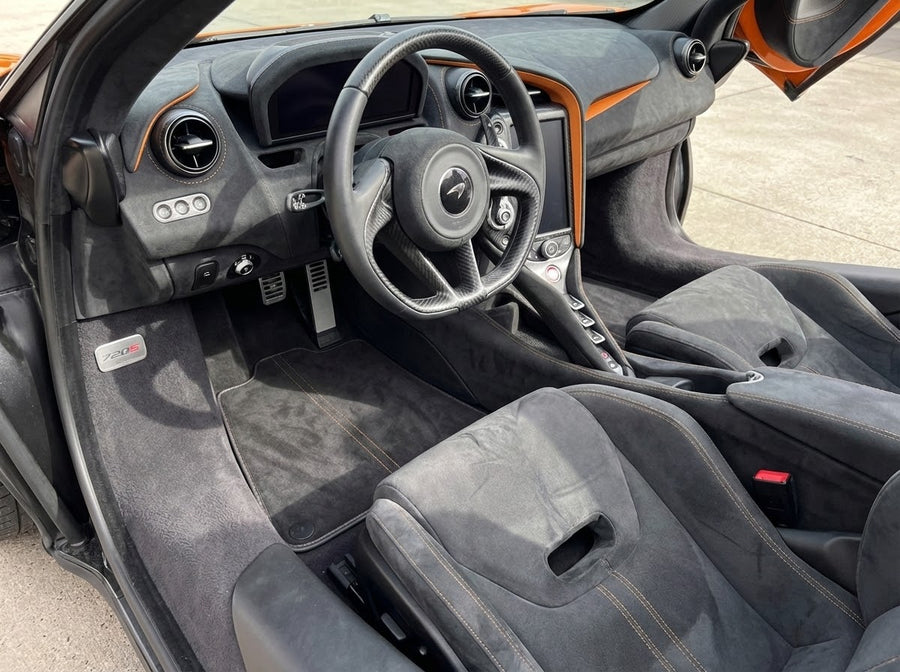 سجاد السيارات لمكلارين 720S مخمل أسود مفصل مع خياطة برتقالية