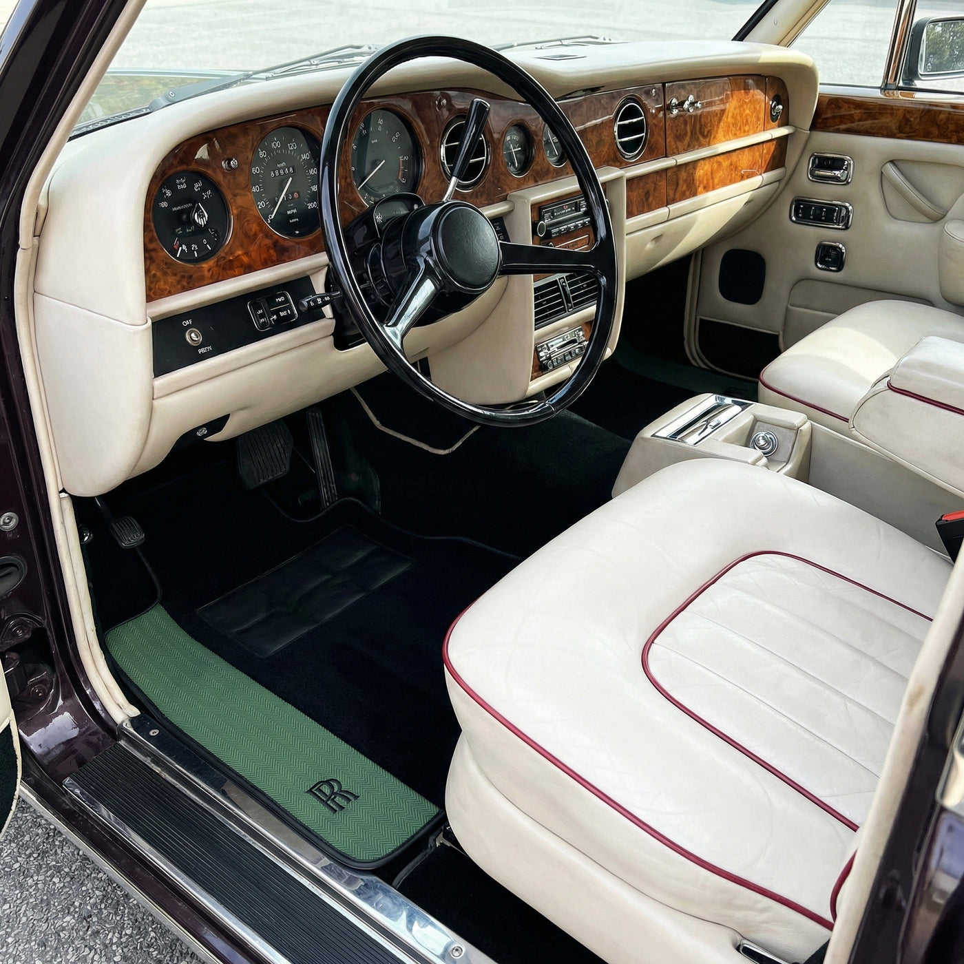 Black Floor Mats for Rolls Royce Shadow (1965-1977) with Green Leather