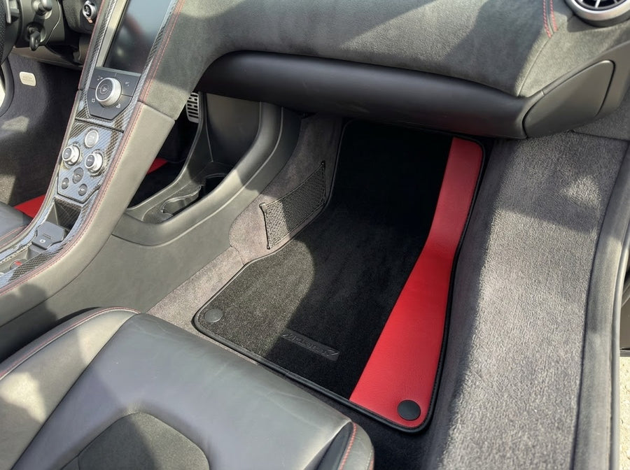 سجاد السيارات الأسود لموديل McLaren MP4-12C (2011–2014) مع جلد أحمر