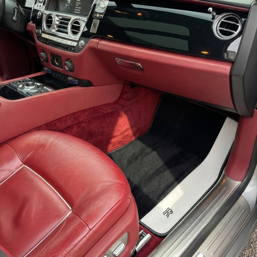 Black Floor Mats for Rolls Royce Ghost Series I (2010–2020) with White Leather | RR Logo