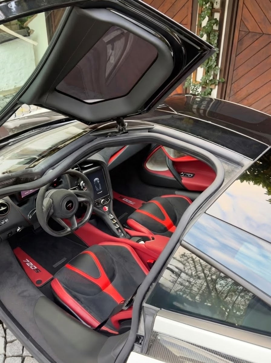 سجاد سيارات سوداء لمكلارين 720S (2017-2021) مع جلد أحمر