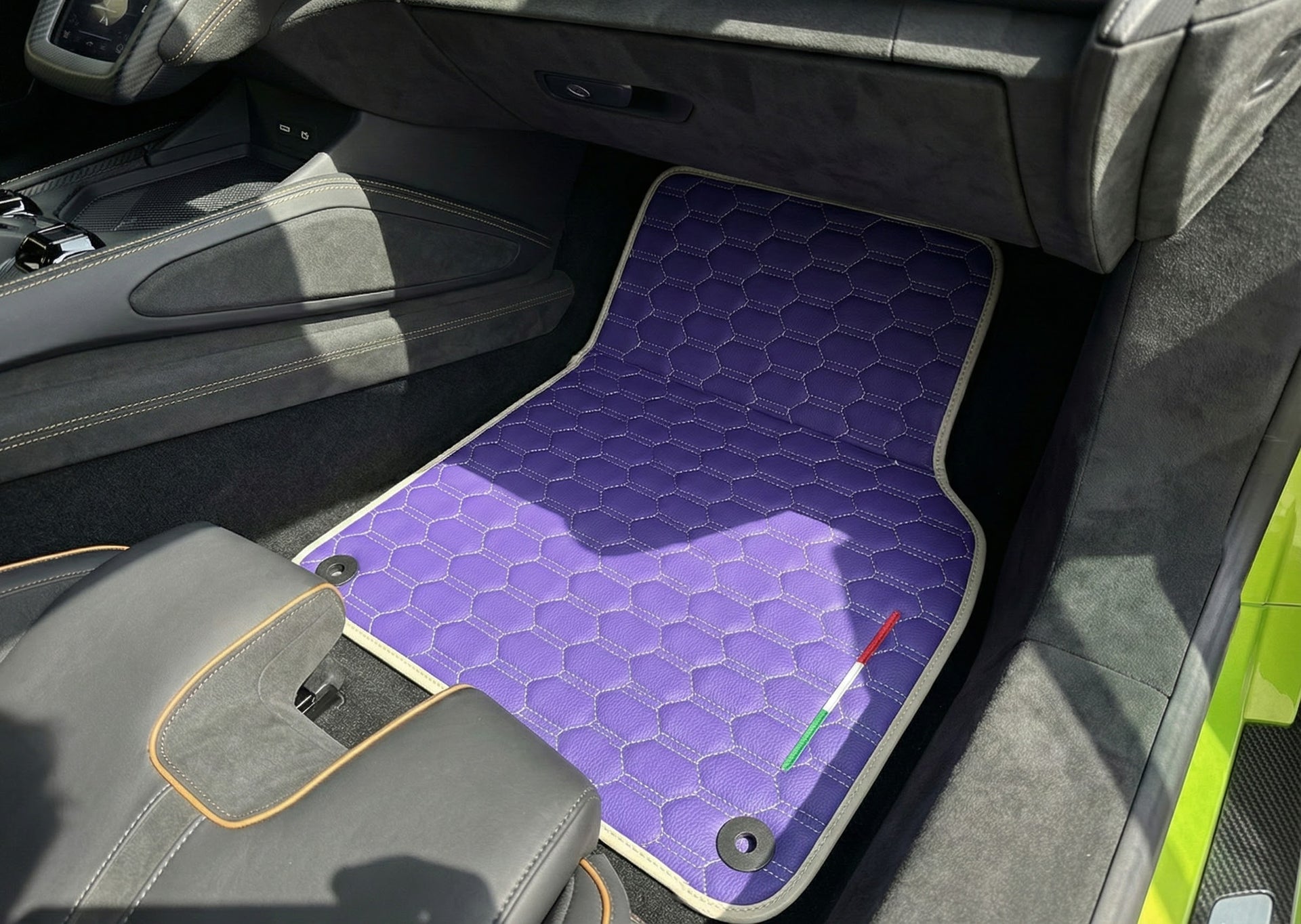 Customizable Leather Floor Mats with ER56 Pattern for Lamborghini Temerario (2025-2026) - AutoWin