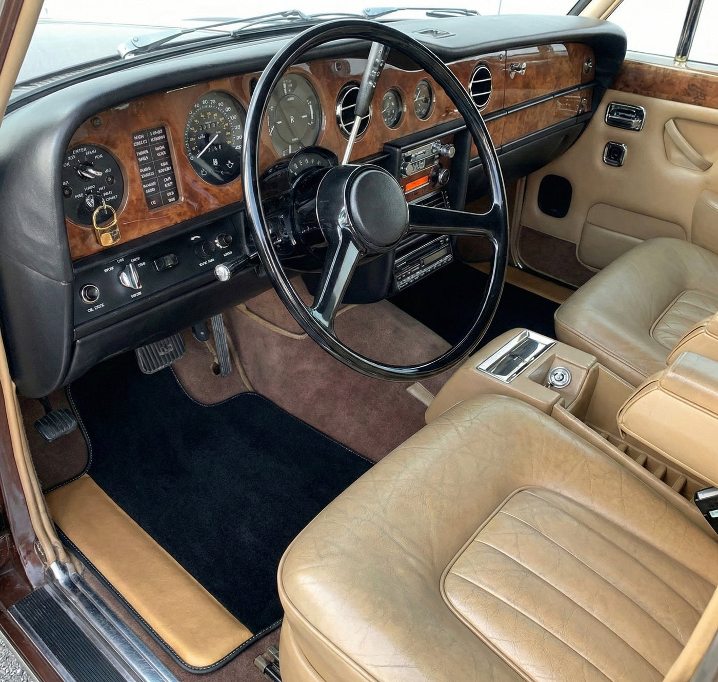 Black Floor Mats for Rolls Royce Shadow (1965-1977) with Golden Leather