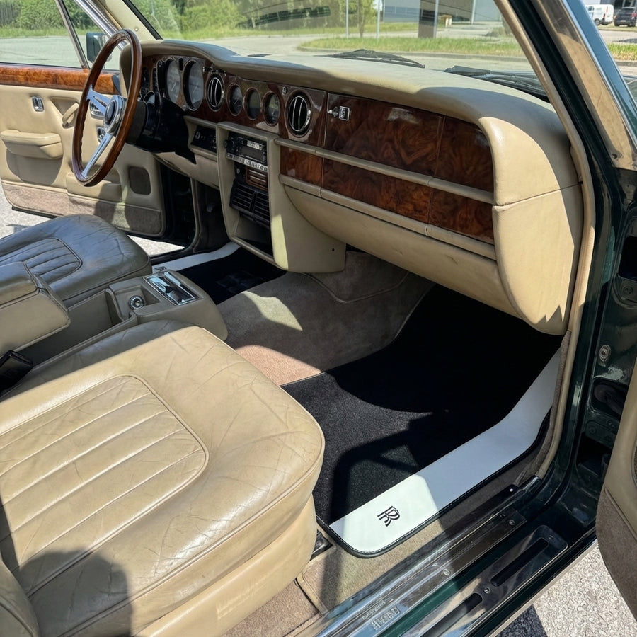 Black Floor Mats for Rolls Royce Wraith (2013–2023) with White Leather | RR Logo
