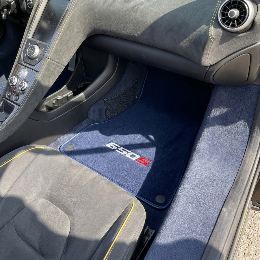 سجاد سيارات أزرق داكن لمكلاين 650S مفصل