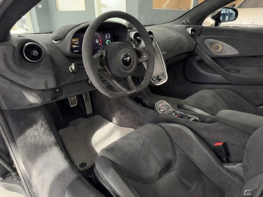 سجاد السيارات لموديل McLaren 600LT (2018-2020) مجموعة سجاد مفصل باللون الرمادي من AutoWin