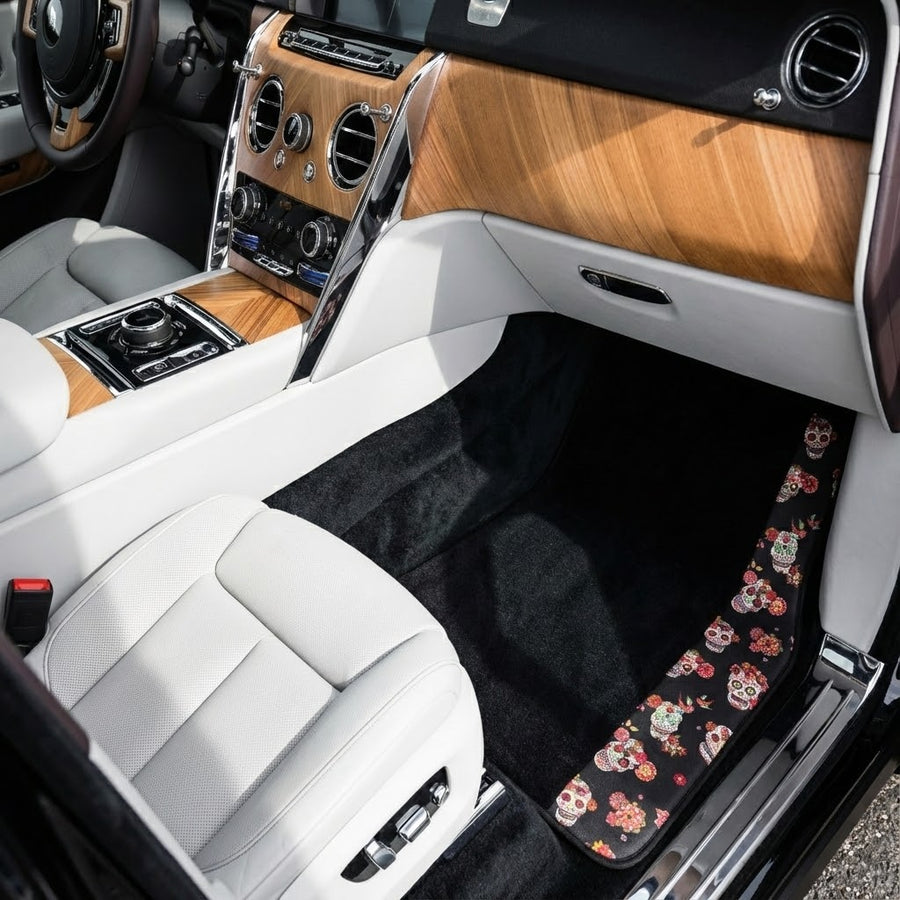 سجاد أرضي أسود لسيارة Rolls-Royce Cullinan (2018-2025) مع تصميم جمجمة زهرية سوداء