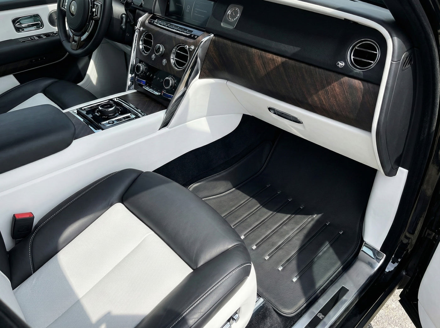 سجاد سيارات جلدية لسيارة رولز رويس بلاك بادج كولينان RR31