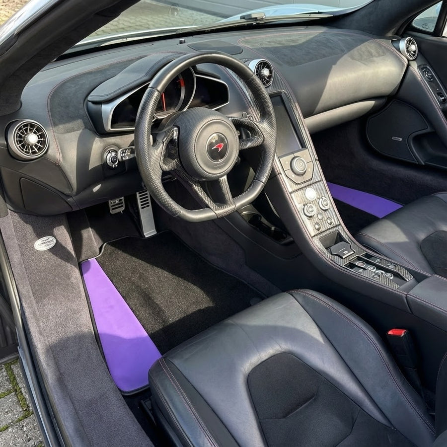 سجاد السيارات الجلدية الأرجوانية لموديل McLaren 570S (2015-2021) | حواف سوداء