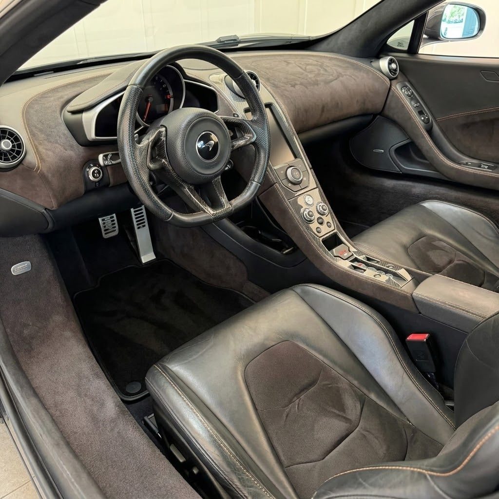 Customizable Leather Floor Mats with Vertical Hex Pattern for McLaren MP4-12C (2011–2014) - AutoWin