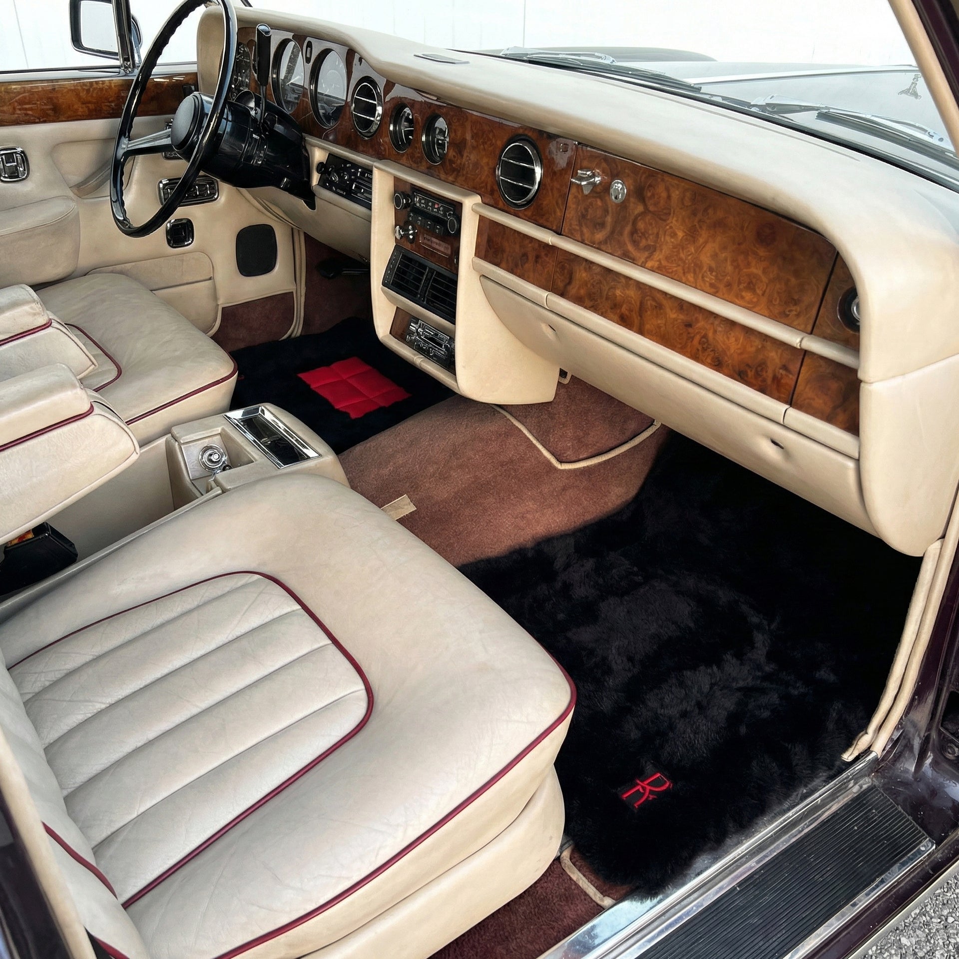 حصائر سيارات جلدية قابلة للتخصيص بنمط مربع لسيارة رولز رويس شادو (1965-1977) - AutoWin