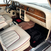 سجاد سيارة من جلد الغنم الأسود لسيارة رولز رويس شادو (1965-1977) مع جلد أحمر