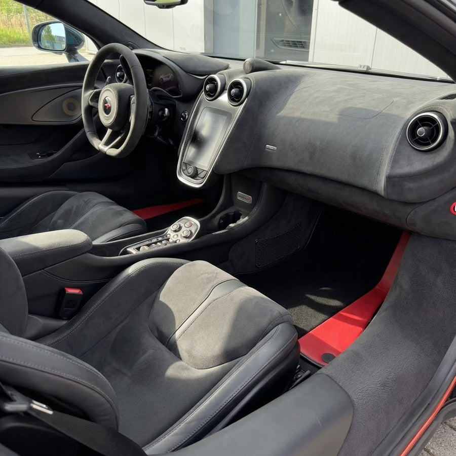 حصائر سيارات سوداء لمكلارين 600 LT (2018-2020) مع جلد أحمر