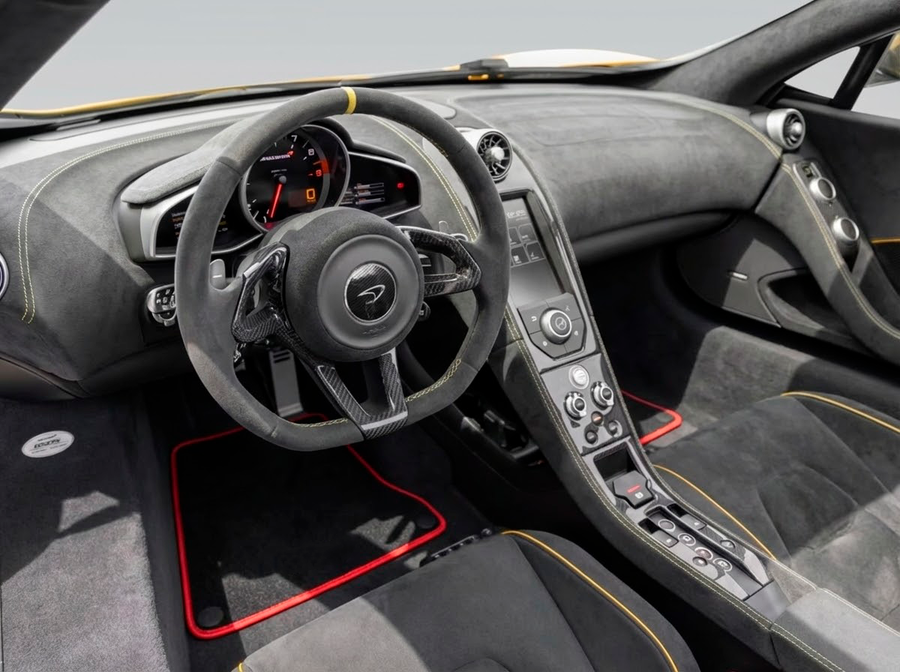 حصائر سيارات لمكلارين 650S (2015-2018) سوداء مصممة مع حافة حمراء
