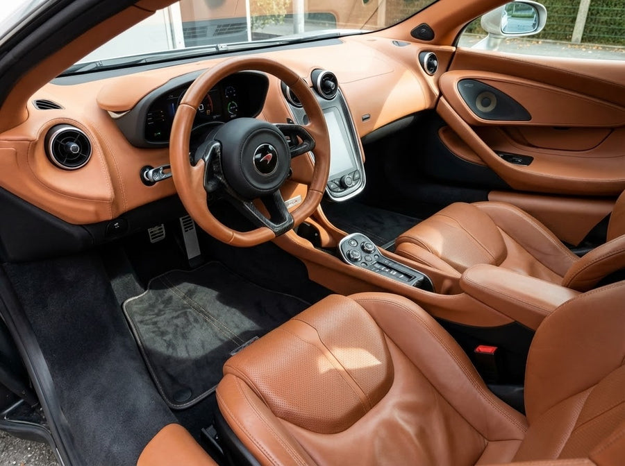 سجاد سيارات لمكلارين 570S (2015-2021) من ألكانتارا باللون الأسود مع خياطة برتقالية
