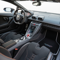 حصائر سيارات بساط أسود لسيارة لامبورغيني هوراكان STO مع حواف بيضاء