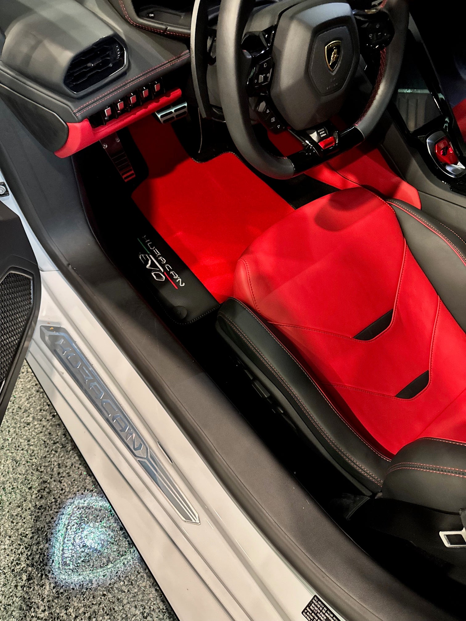 Lamborghini Huracan Evo Floor Mats Red Color