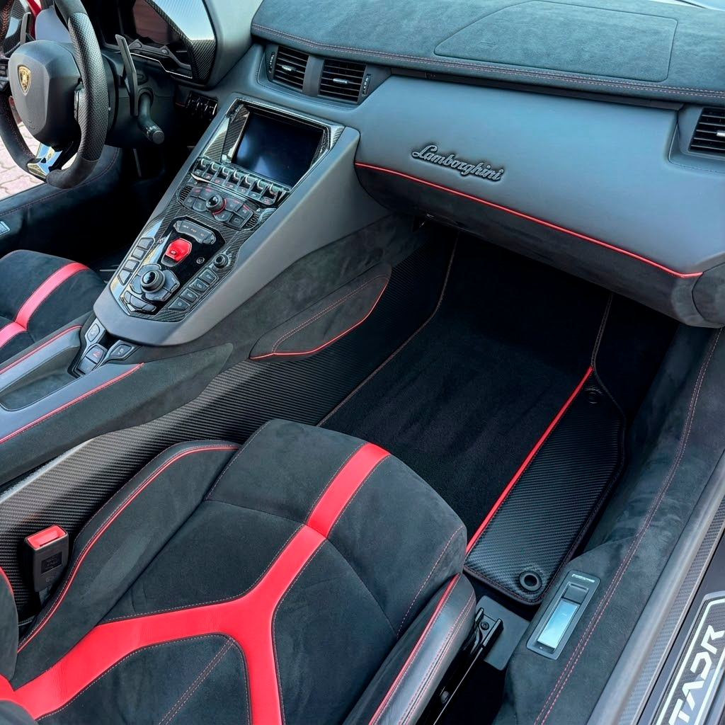 Customizable Black Floor Mats for Lamborghini Aventador SV with Carbon Fiber