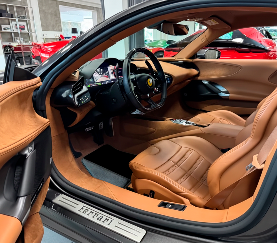 حصائر سيارات سوداء لفيراري SF90 سترادالي (2019-2024) مع ألياف الكربون