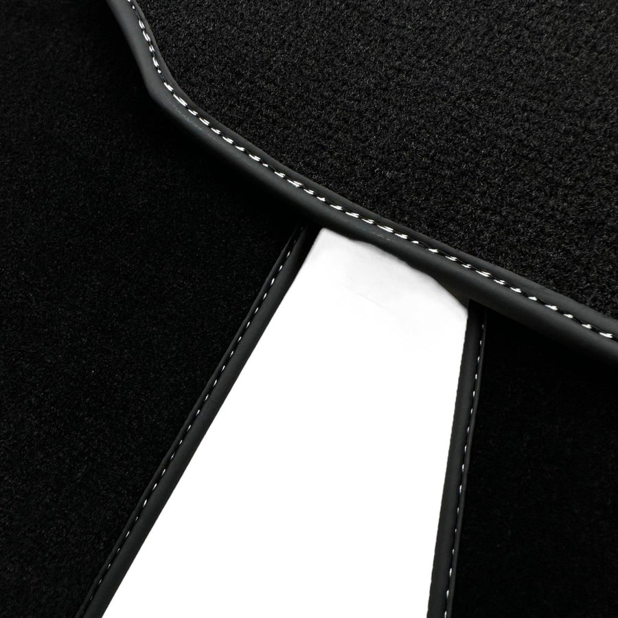 Black Floor Mats for Kia Opirus (2003-2010) - AutoWin