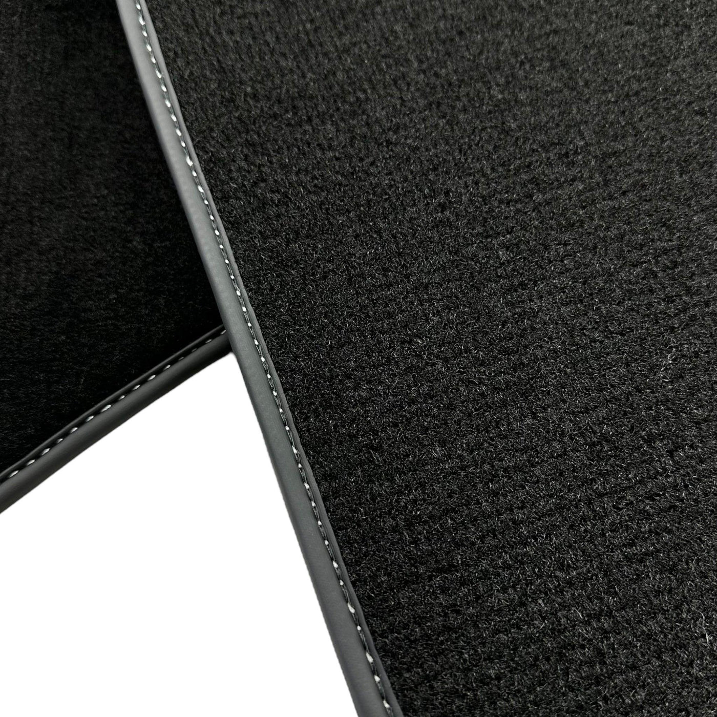 Black Floor Mats For Mitsubishi Pajero Sport (1996-2006) - AutoWin