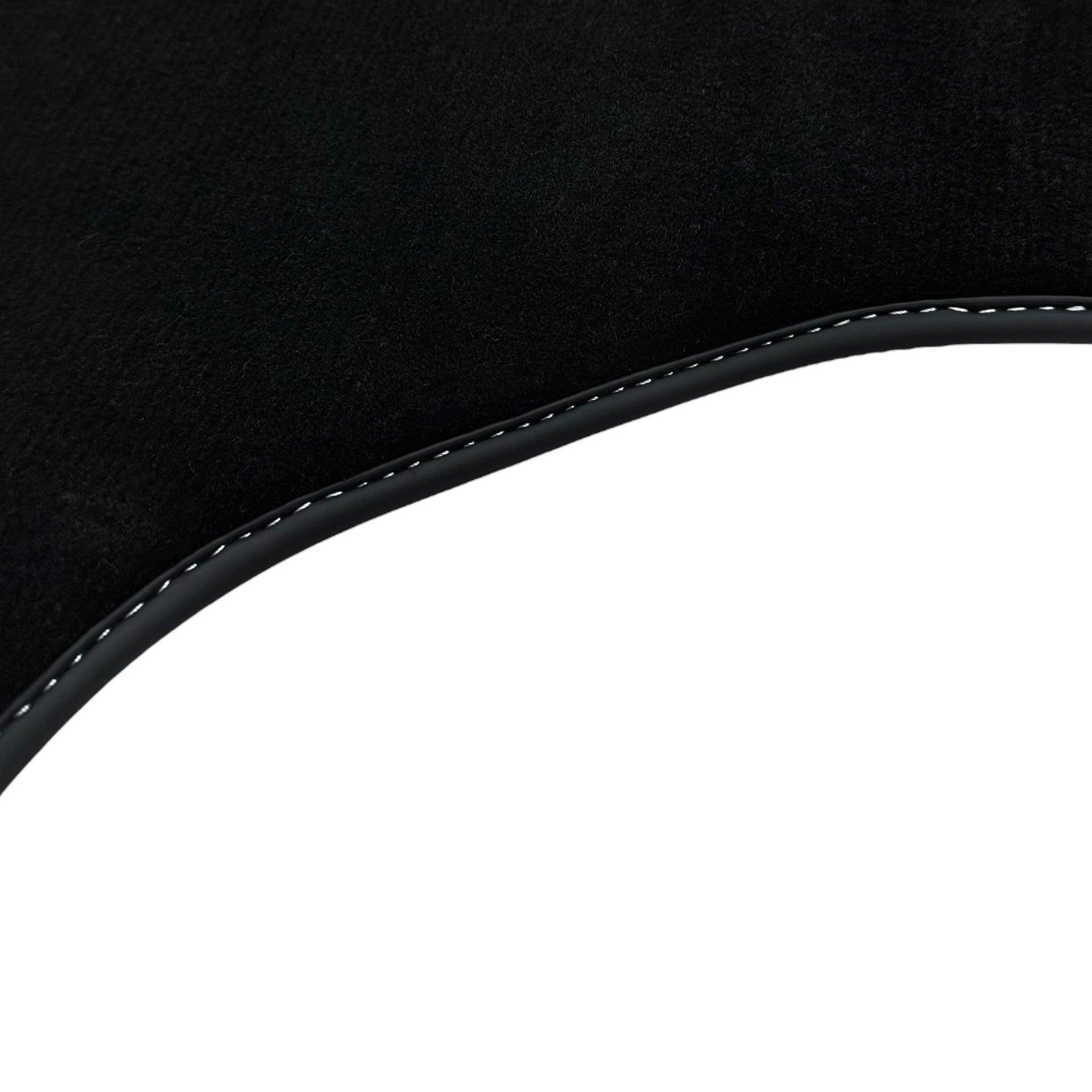 Black Floor Mats For Mitsubishi Pajero Sport (1996-2006) - AutoWin