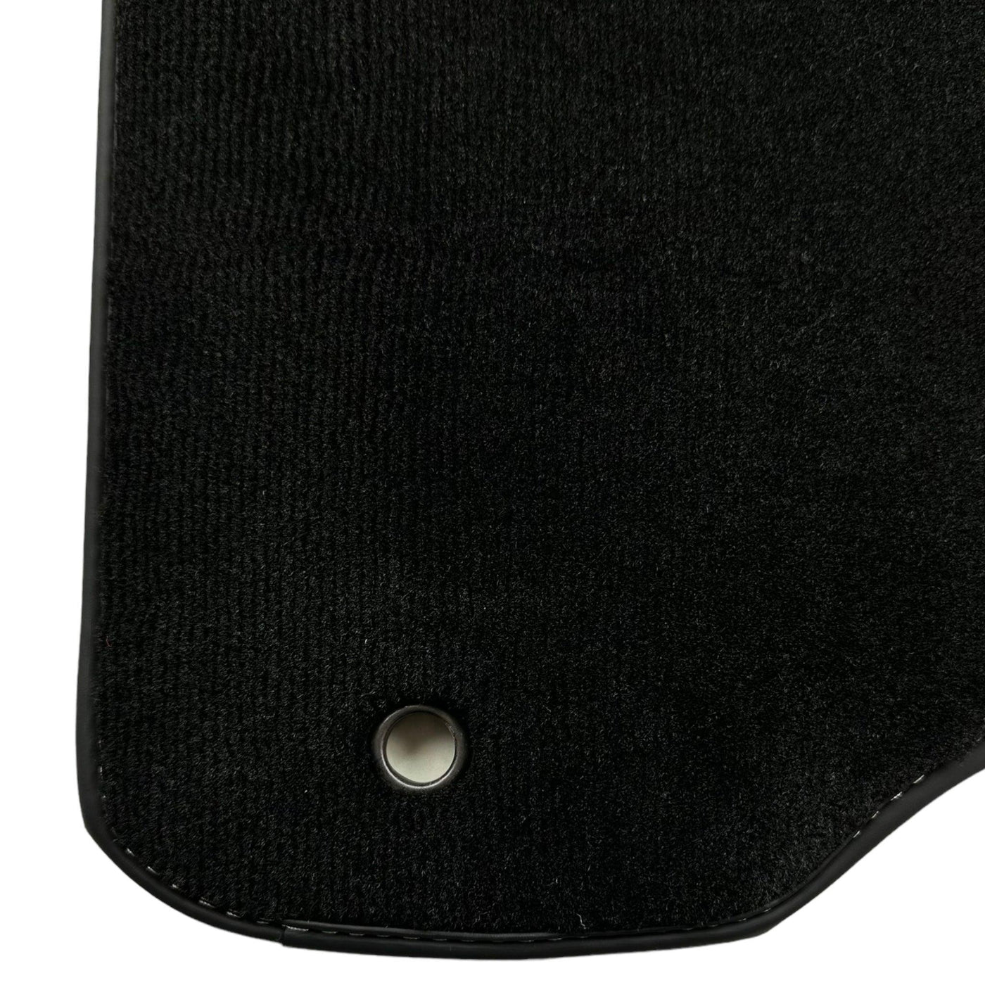 Black Floor Mats For Mitsubishi Pajero Sport (2009-2015) - AutoWin