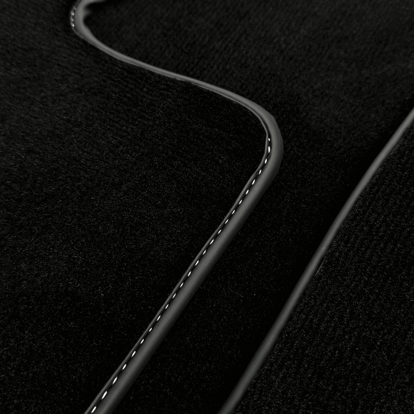 Black Floor Mats For Toyota Land Cruiser 200 (2008-2012) - AutoWin