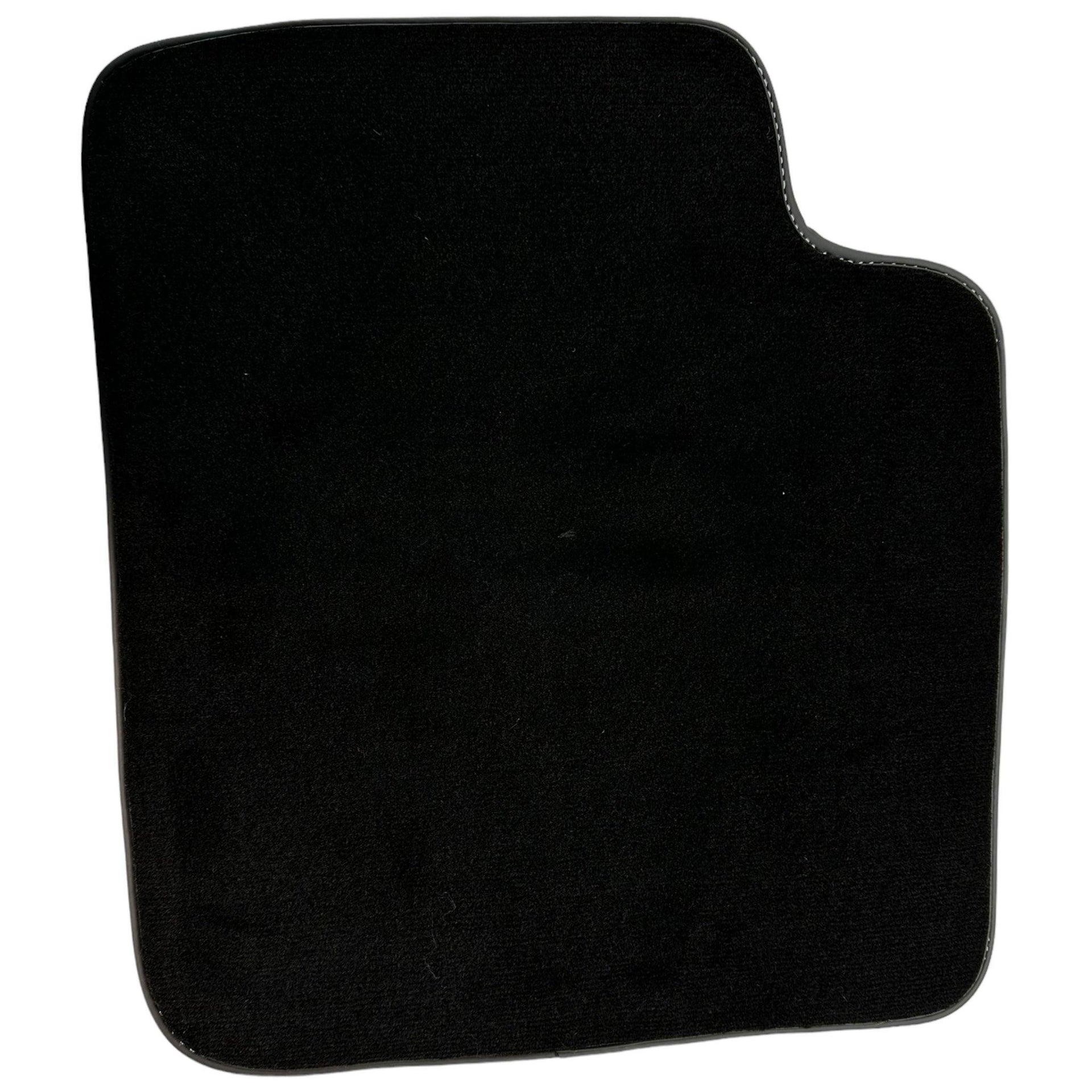 Black Floor Mats For Toyota RAV-4 (2003-2005) - AutoWin