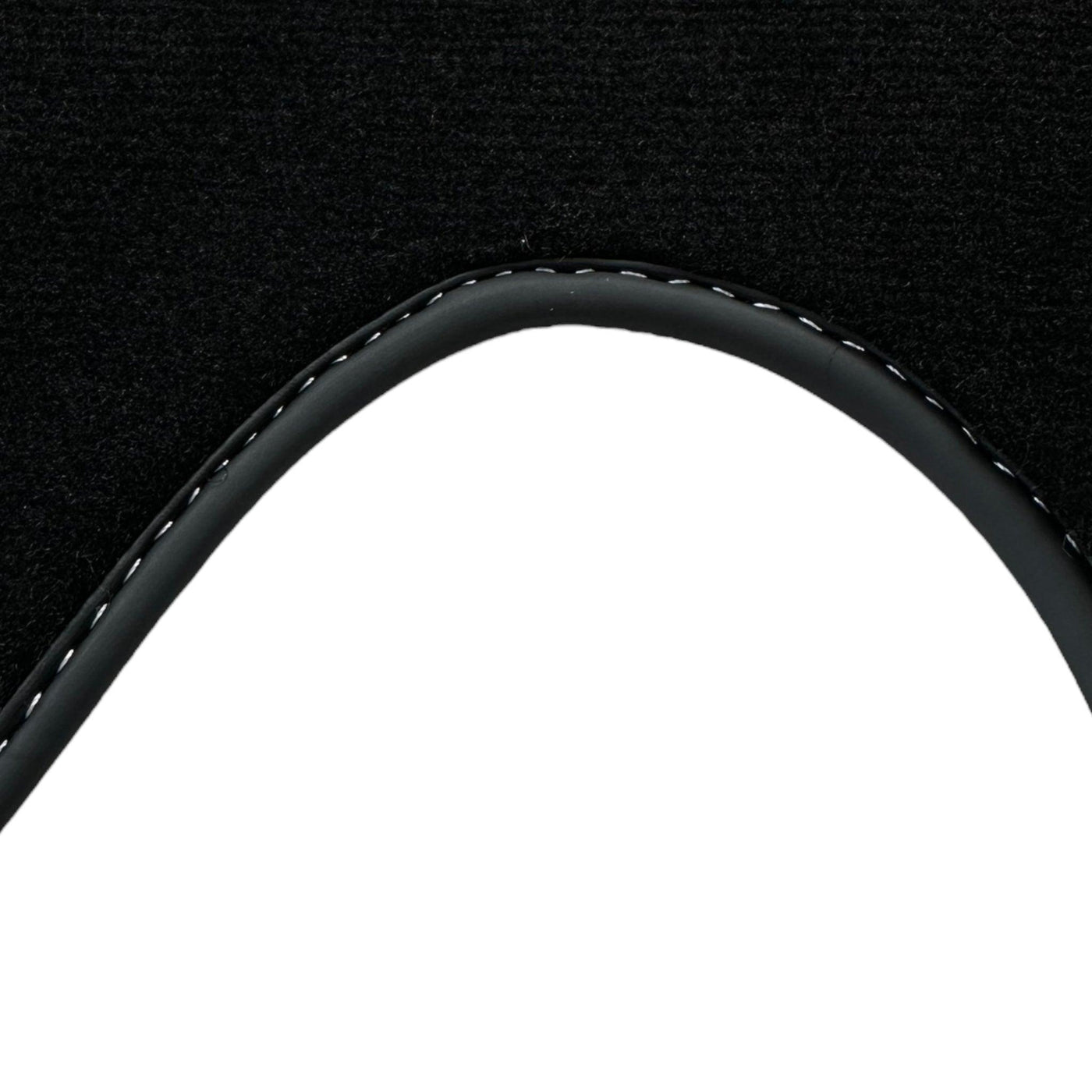 Black Floor Mats For Toyota RAV-4 (2003-2005) - AutoWin