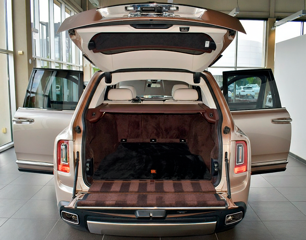 Customizable Black Sheepskin Trunk Floor Mat for Rolls-Royce Shadow (1965-1977) | Orange RR Logo