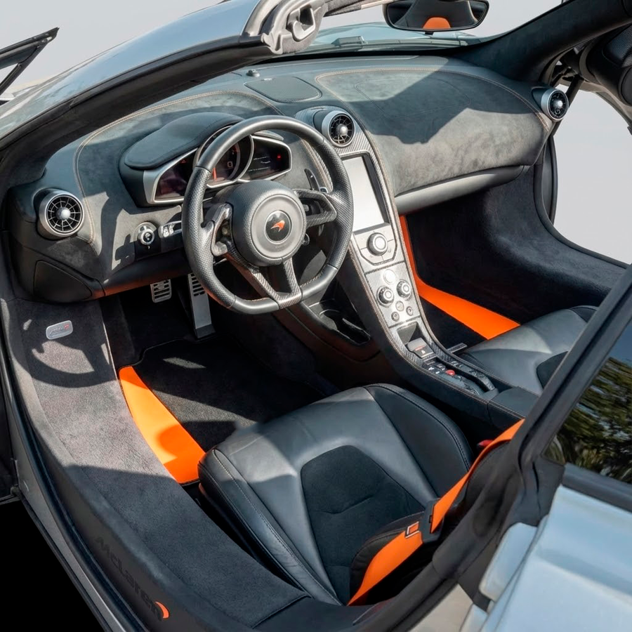 سجاد السيارات السوداء لمكلارين 650S (2015-2018) مع جلد برتقالي