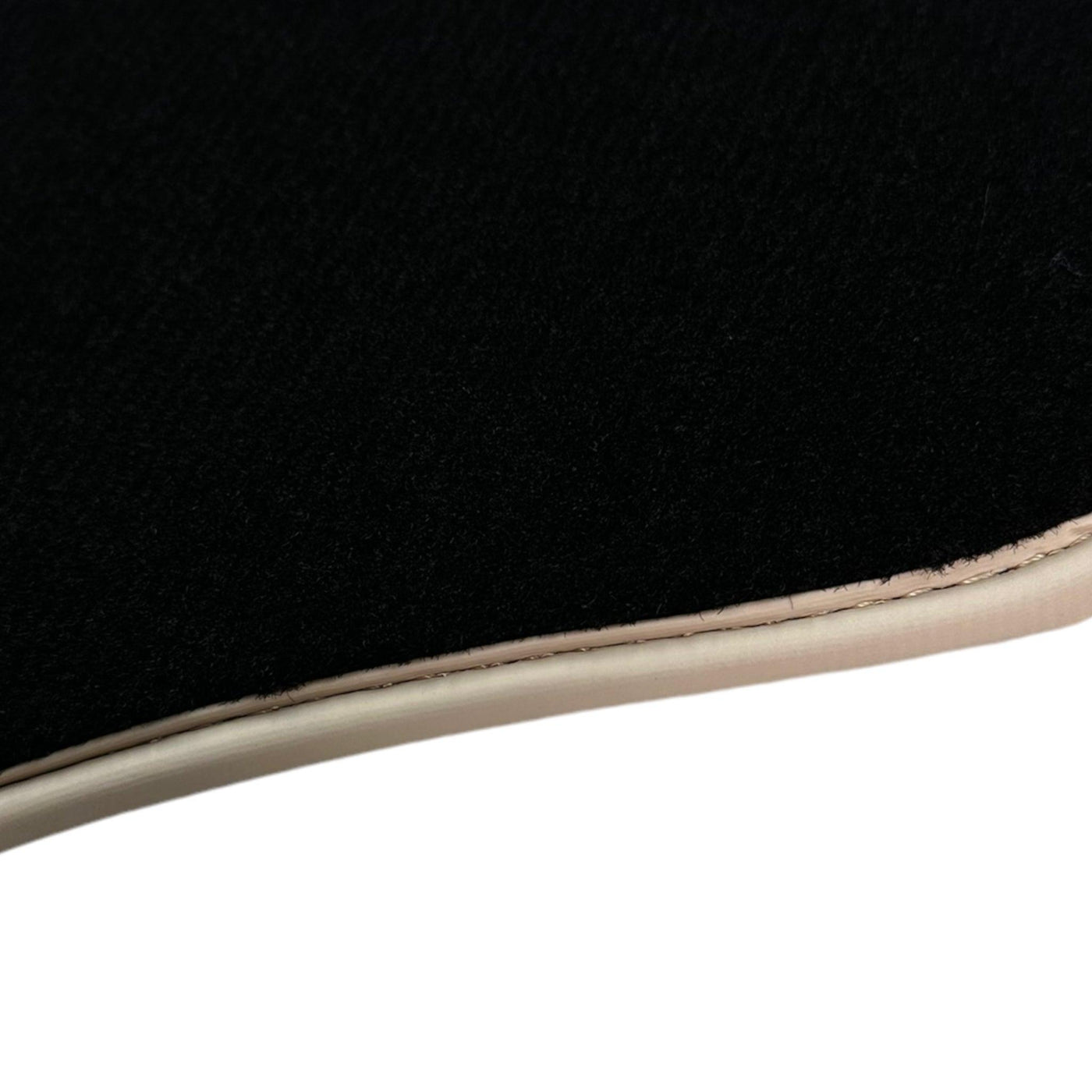 Black Floor Mats For Toyota RAV4 (2000-2003) - AutoWin