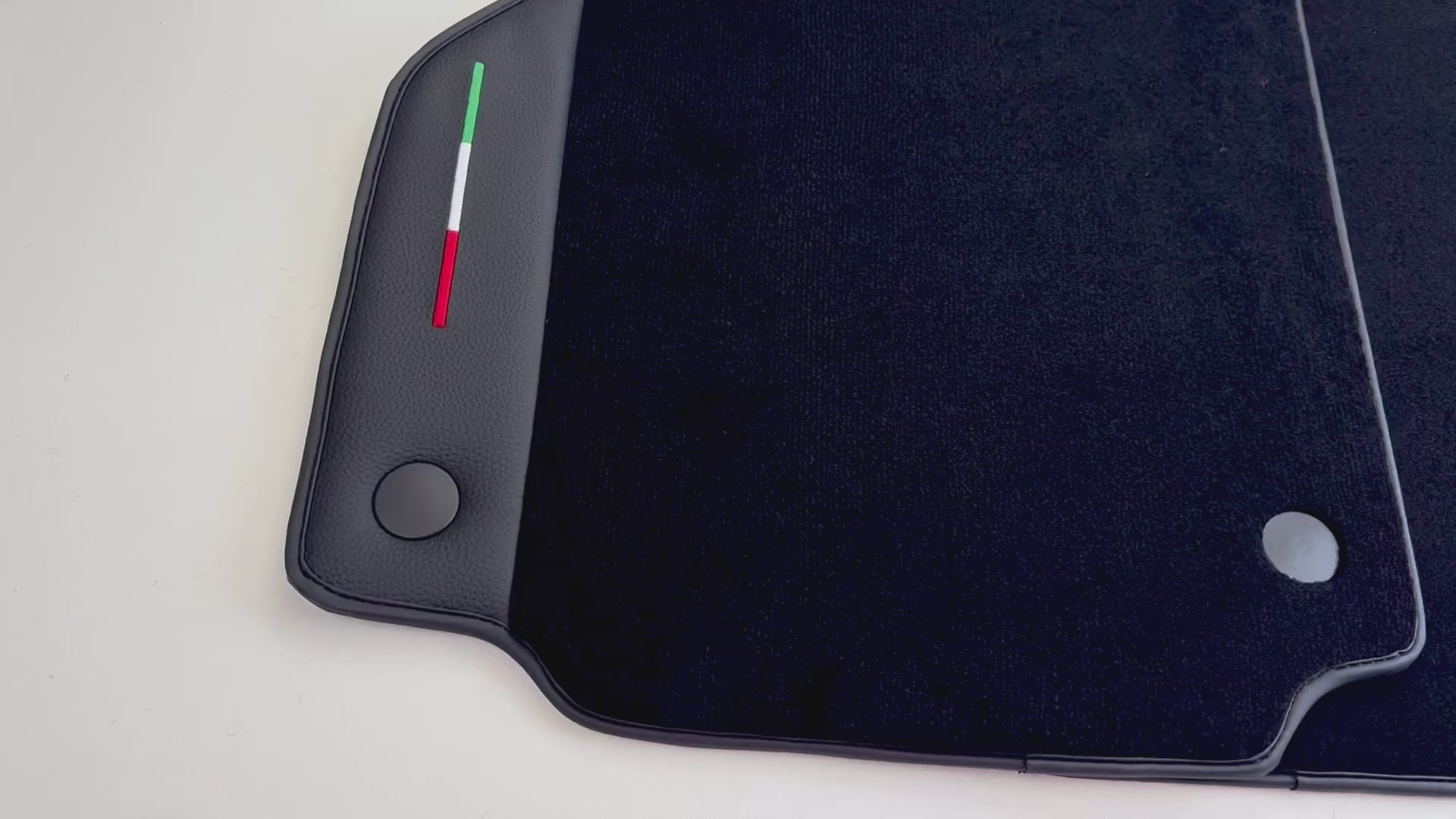 حصائر سيارات سوداء لفيراري 488 سبايدر (2016-2022) مع جلد - AutoWin