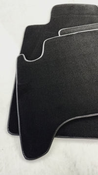 حصائر أرضية سوداء لسيارة تويوتا لاند كروزر 120 (2002-2009)