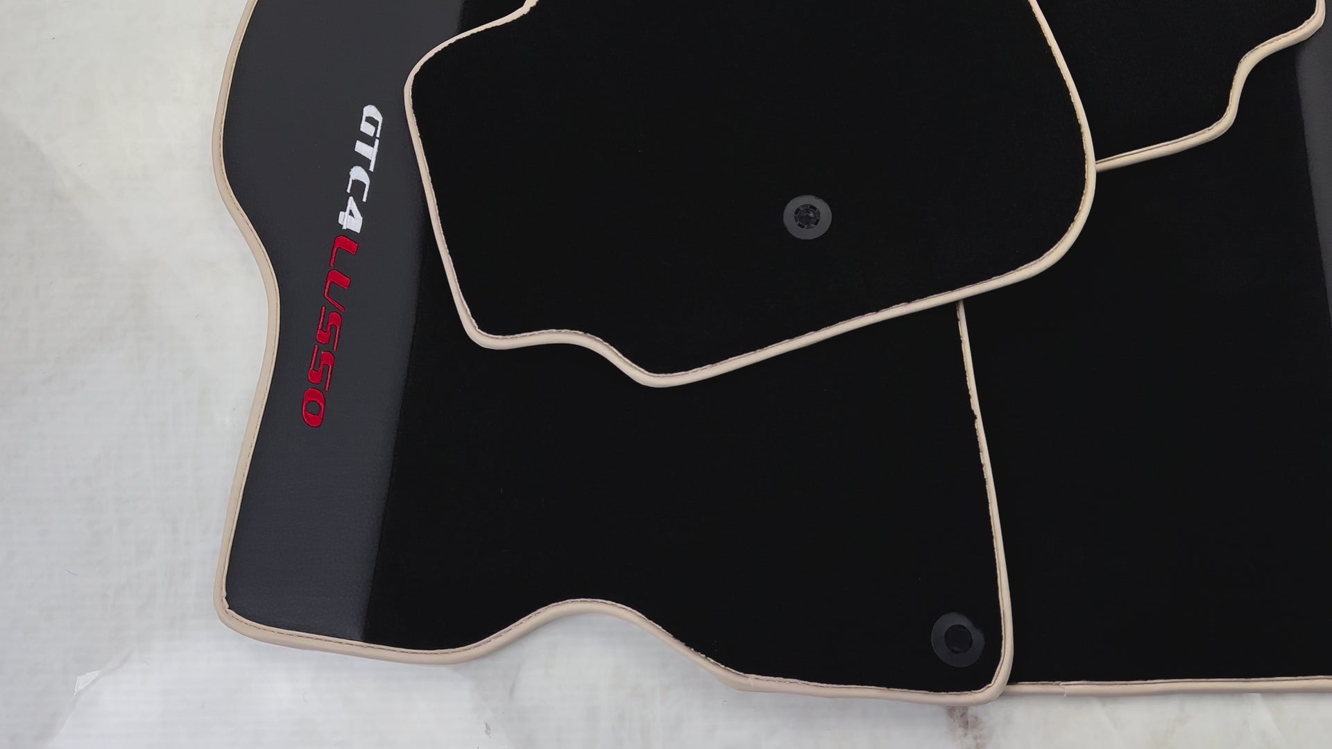 حصائر سيارات سوداء لفيراري GTC4 لوسو (2016-2023) مع جلد | حافة بيج - AutoWin