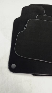 سجاد أرضيات سوداء لمرسيدس بنز C-Class W203 (2000-2007)